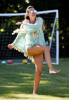 Danielle Lloyd feet photo thumbnail