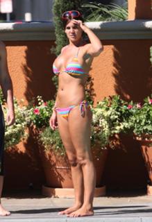 Danielle Lloyd feet photo thumbnail