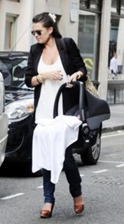 Danielle Lloyd feet photo thumbnail