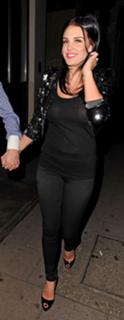 Danielle Lloyd feet photo thumbnail