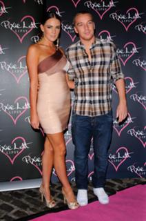 Danielle Lloyd feet photo thumbnail
