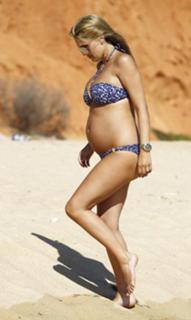 Danielle Lloyd feet photo thumbnail