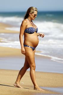 Danielle Lloyd feet photo thumbnail