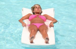 Danielle Lloyd feet photo thumbnail