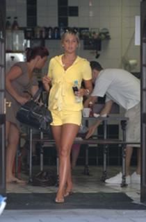 Danielle Lloyd feet photo thumbnail