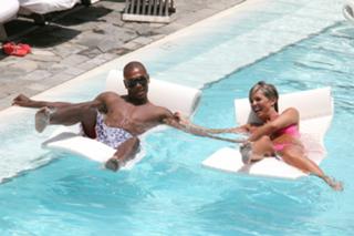 Danielle Lloyd feet photo thumbnail