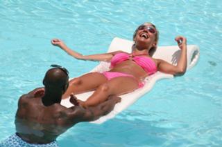 Danielle Lloyd feet photo thumbnail