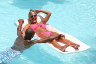 Danielle Lloyd feet photo thumbnail