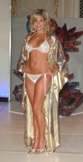 Danielle Lloyd feet photo thumbnail