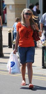 Danielle Lloyd feet photo thumbnail