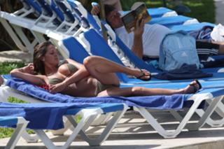 Danielle Lloyd feet photo thumbnail