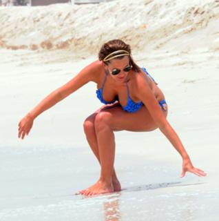 Danielle Lloyd feet photo thumbnail