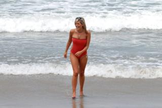 Danielle Lloyd feet photo thumbnail