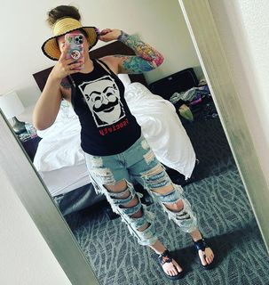 Danielle Mackey feet photo 3