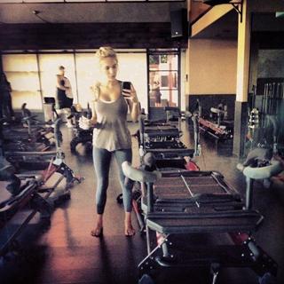Danielle Mathers feet photo 6
