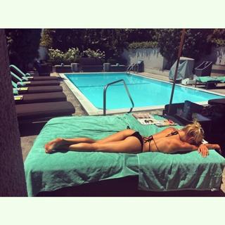 Danielle Mathers feet photo 4