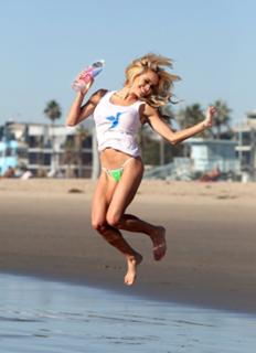 Danielle Mathers feet photo 17