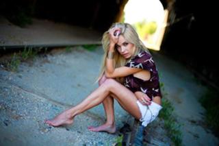 Danielle Mathers feet photo 6