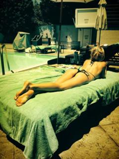 Danielle Mathers feet photo 5
