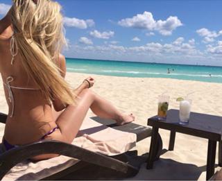 Danielle Moinet feet photo thumbnail