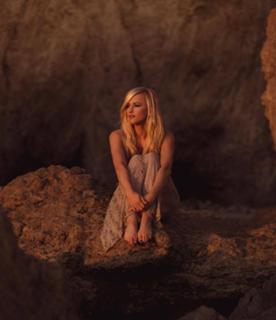 Danielle Moinet feet photo thumbnail