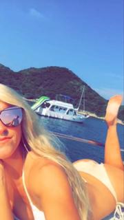 Danielle Moinet feet photo thumbnail