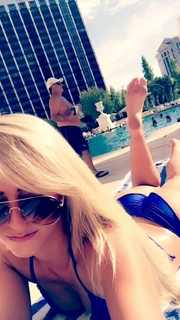 Danielle Moinet feet photo thumbnail