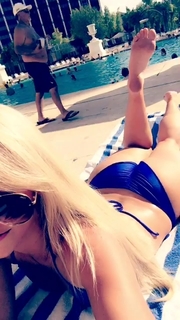Danielle Moinet feet photo thumbnail