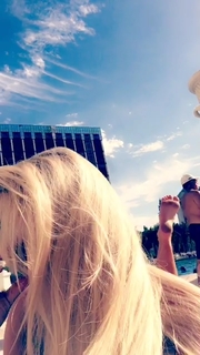 Danielle Moinet feet photo thumbnail