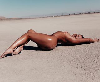 Danielle Moinet feet photo thumbnail