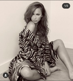 Danielle Moinet feet photo thumbnail