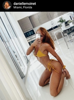 Danielle Moinet feet photo thumbnail