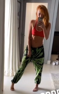 Danielle Moinet feet photo thumbnail
