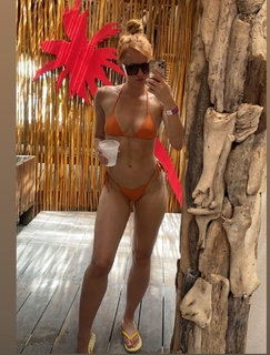 Danielle Moinet feet photo thumbnail