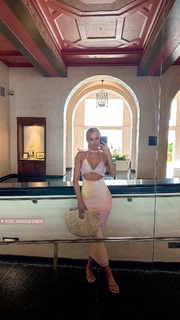 Danielle Moinet feet photo thumbnail