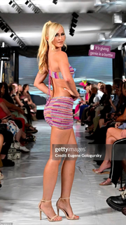 Danielle Moinet feet photo thumbnail