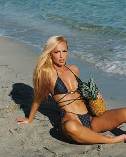 Danielle Moinet feet photo thumbnail