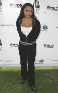 Danielle Nicolet feet photo thumbnail