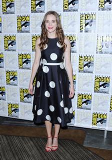 Danielle Panabaker feet photo thumbnail