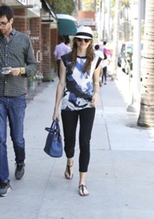 Danielle Panabaker feet photo thumbnail