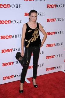 Danielle Panabaker feet photo thumbnail
