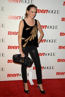Danielle Panabaker feet photo thumbnail