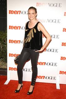 Danielle Panabaker feet photo thumbnail