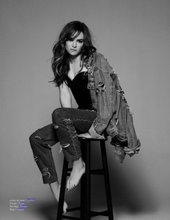Danielle Panabaker feet photo thumbnail