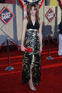 Danielle Panabaker feet photo thumbnail