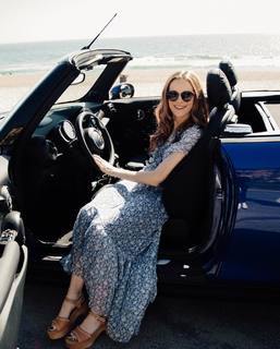 Danielle Panabaker feet photo thumbnail