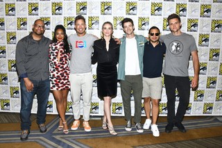 Danielle Panabaker feet photo thumbnail