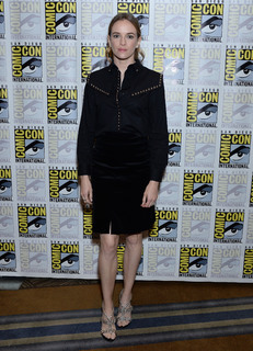 Danielle Panabaker feet photo thumbnail