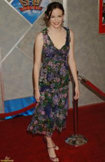 Danielle Panabaker feet photo thumbnail