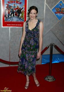 Danielle Panabaker feet photo thumbnail